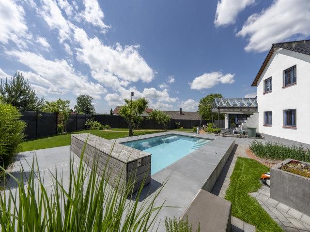 Pool Poolbau in Dinkelsbühl mit Poolabdeckung und Poolfilter